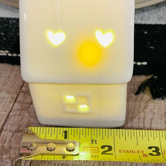 Light Up Ceramic Valentine’s House - Picture 11 of 12